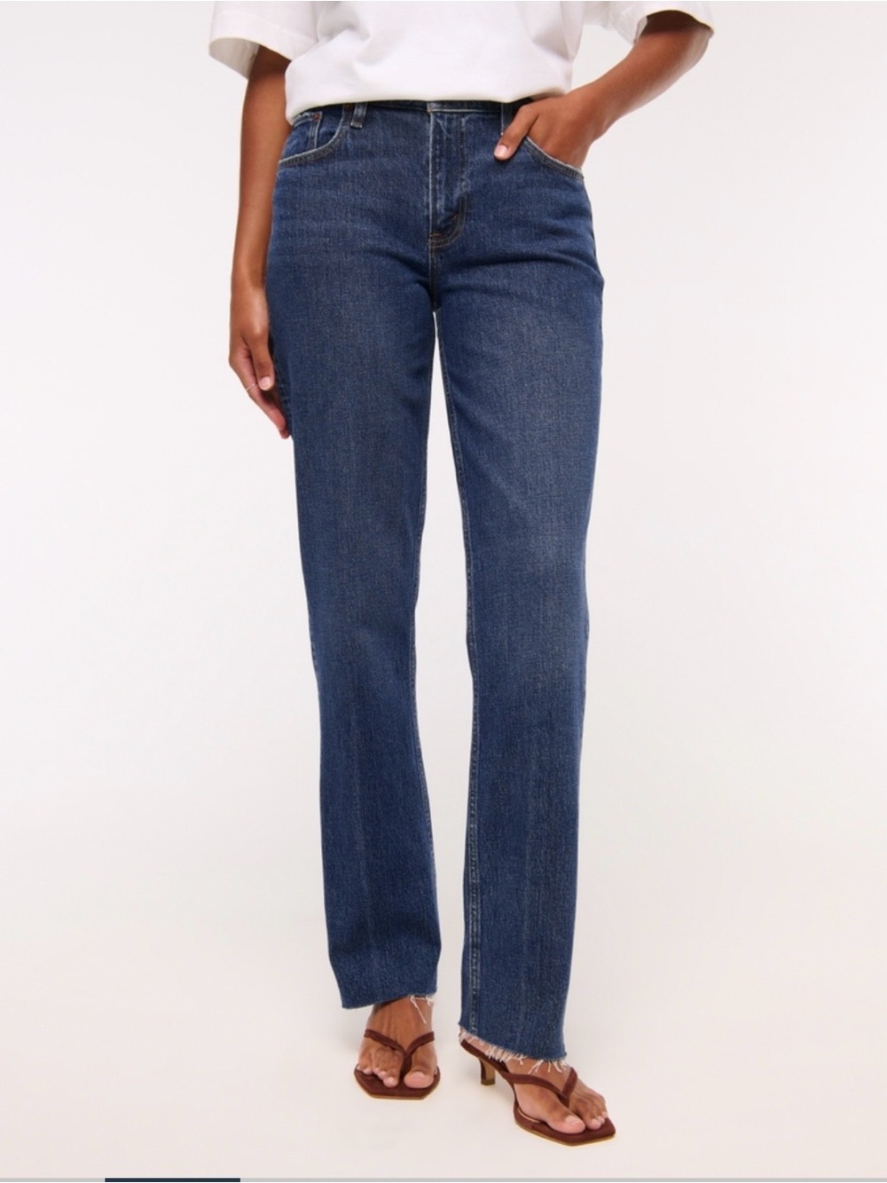 Abercrombie & Fitch Mid Rise 90s Straight Jeans in Medium Blue Wash